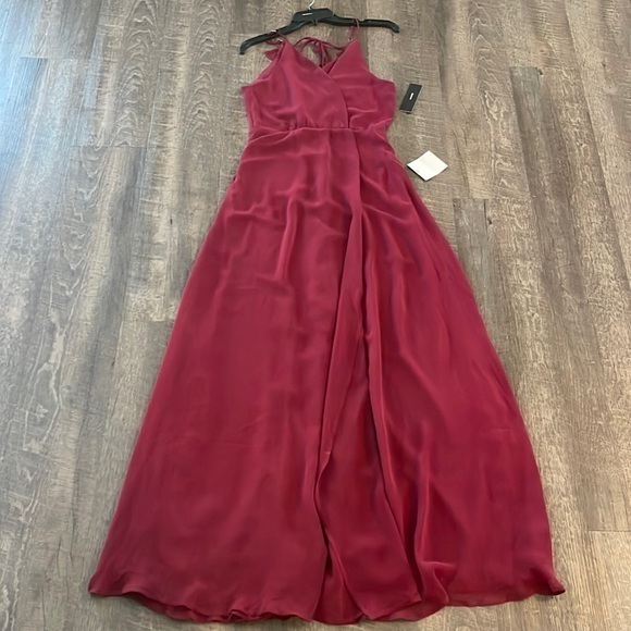 Lulus Dresses & Skirts - Lulus v neck tie back ruffle gown in wine